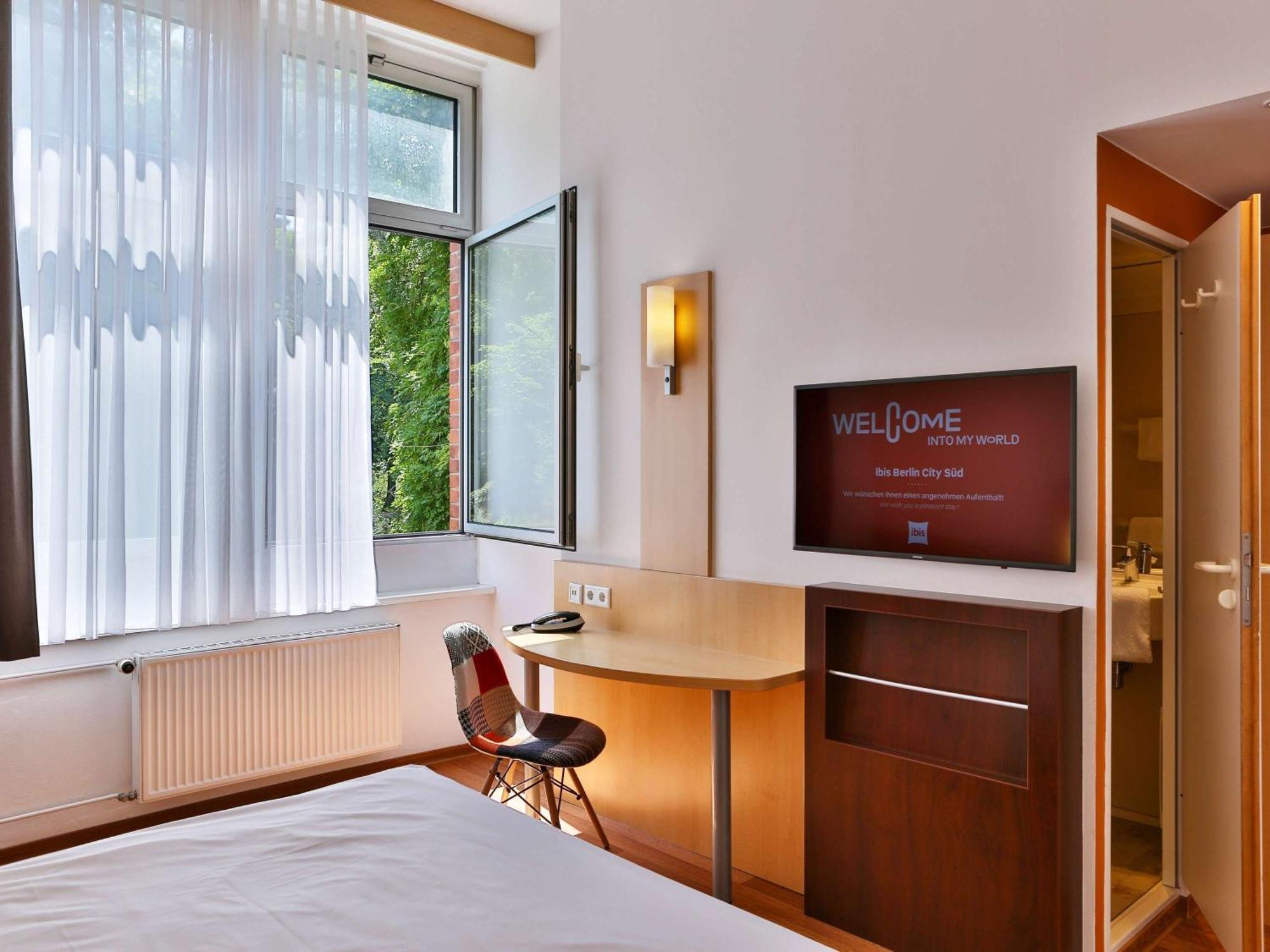 Ibis Berlin City Sued Exterior photo